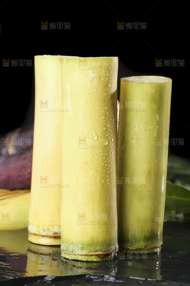 石板上放着黄皮甘蔗