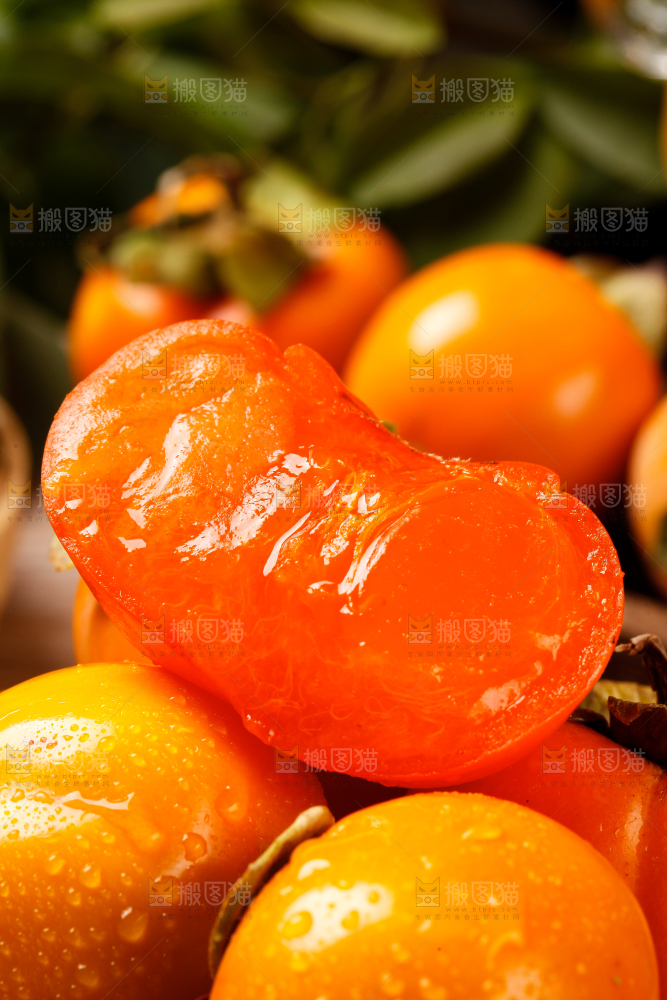 盘子里的软柿子