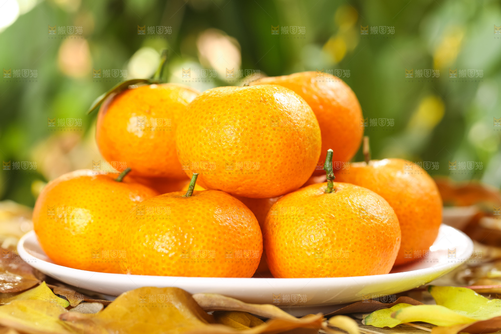 盘子里的砂糖橘