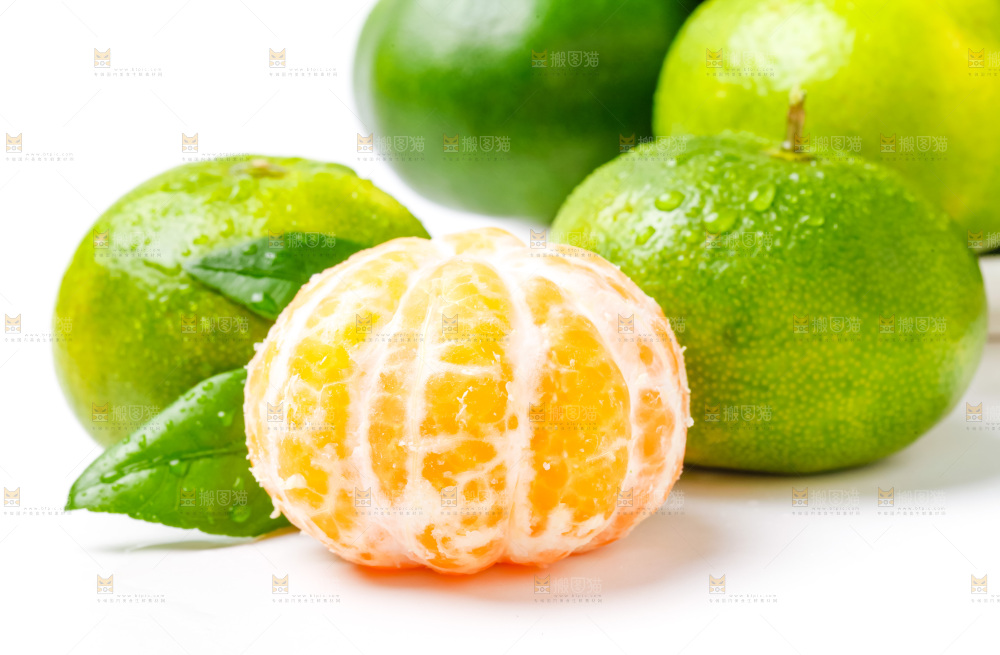 白底上的蜜橘