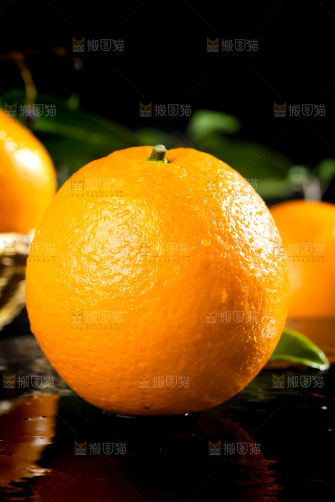 深色上放着脐橙