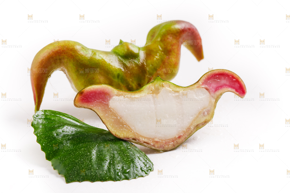 浅底上放着洪湖菱角