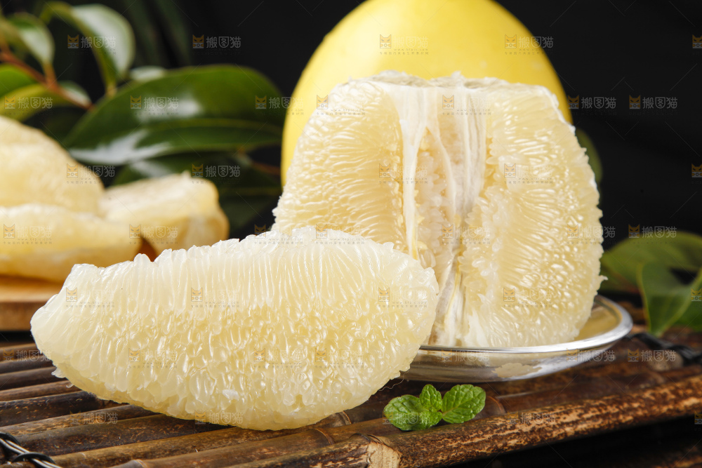 碗里装着福建白肉蜜柚