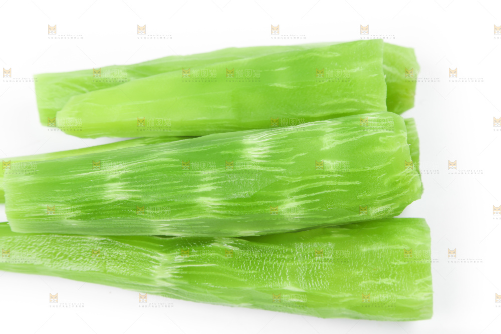 白底上摆放着莴苣