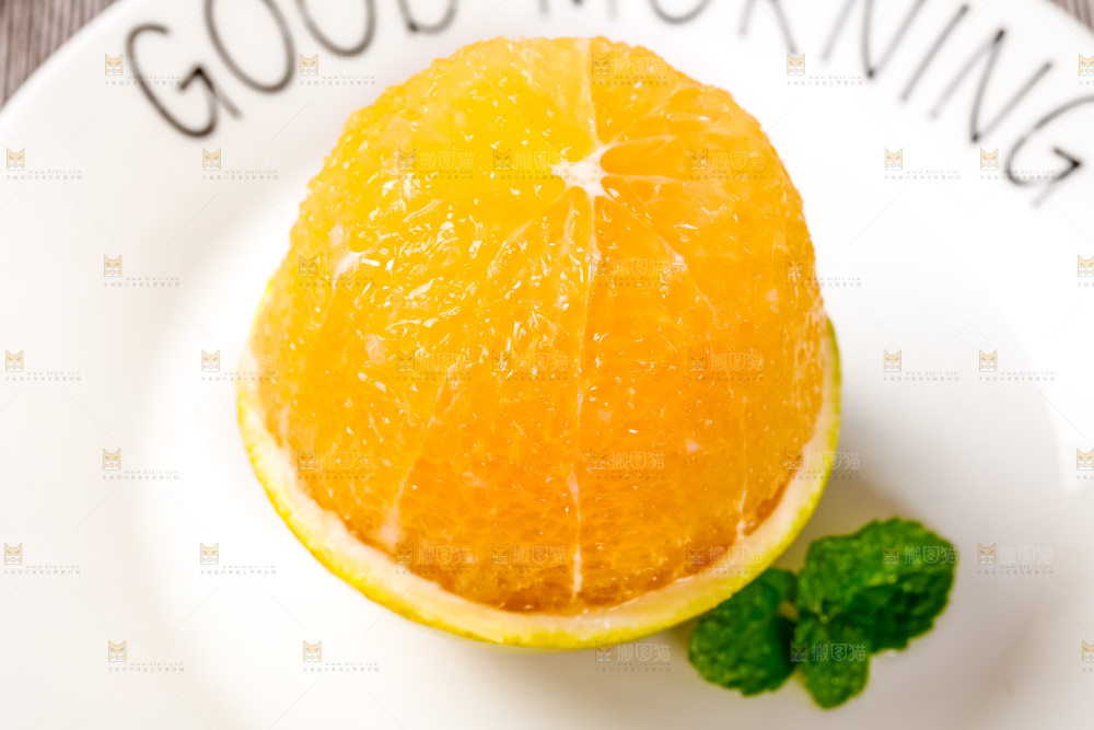 盘子里装着云南实建褚橙