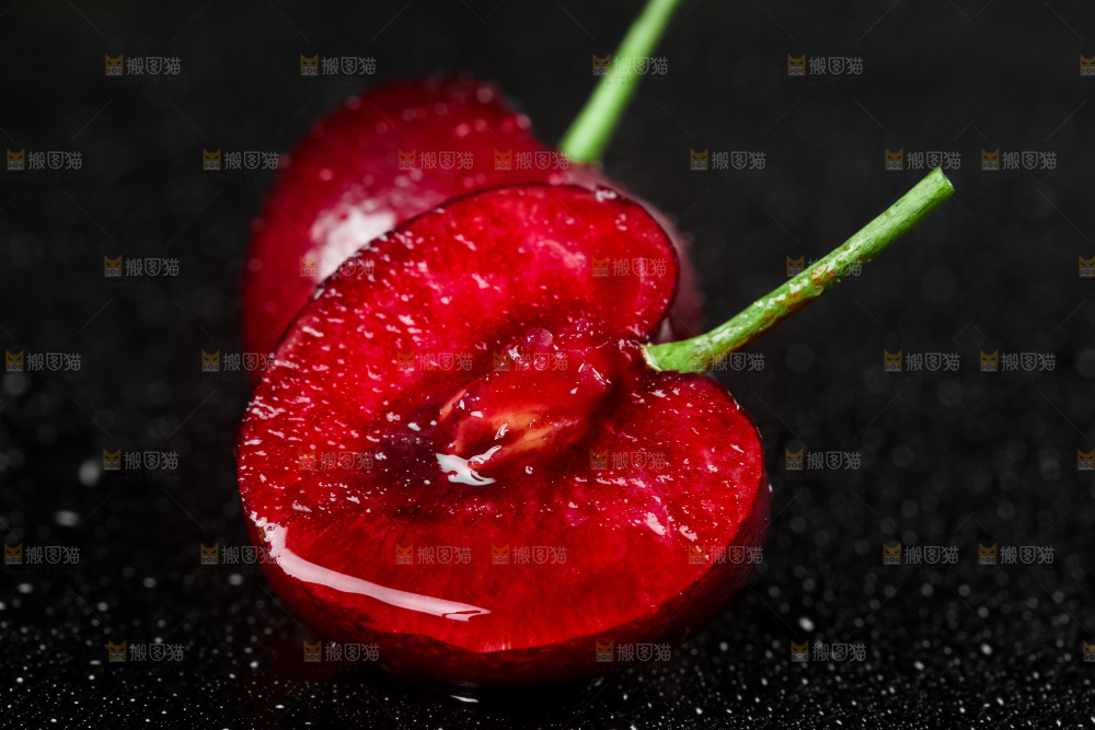 深底上的新鲜车厘子