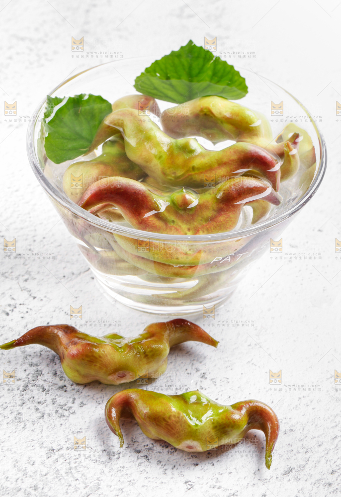 碗里装着洪湖菱角