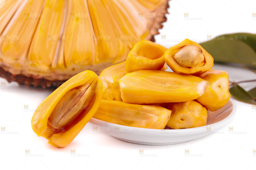 碟子里装着越南红心菠萝蜜