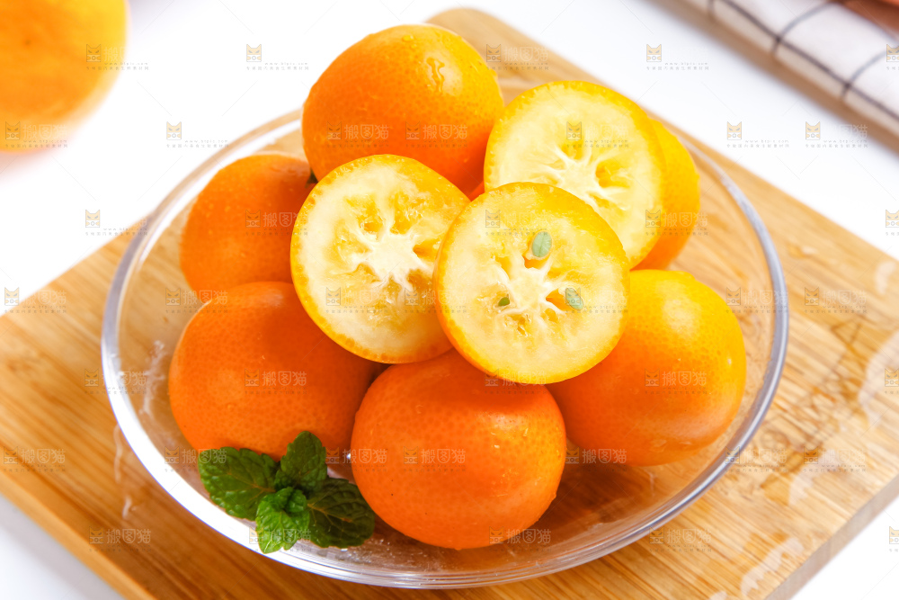碗里装着黄皮金橘