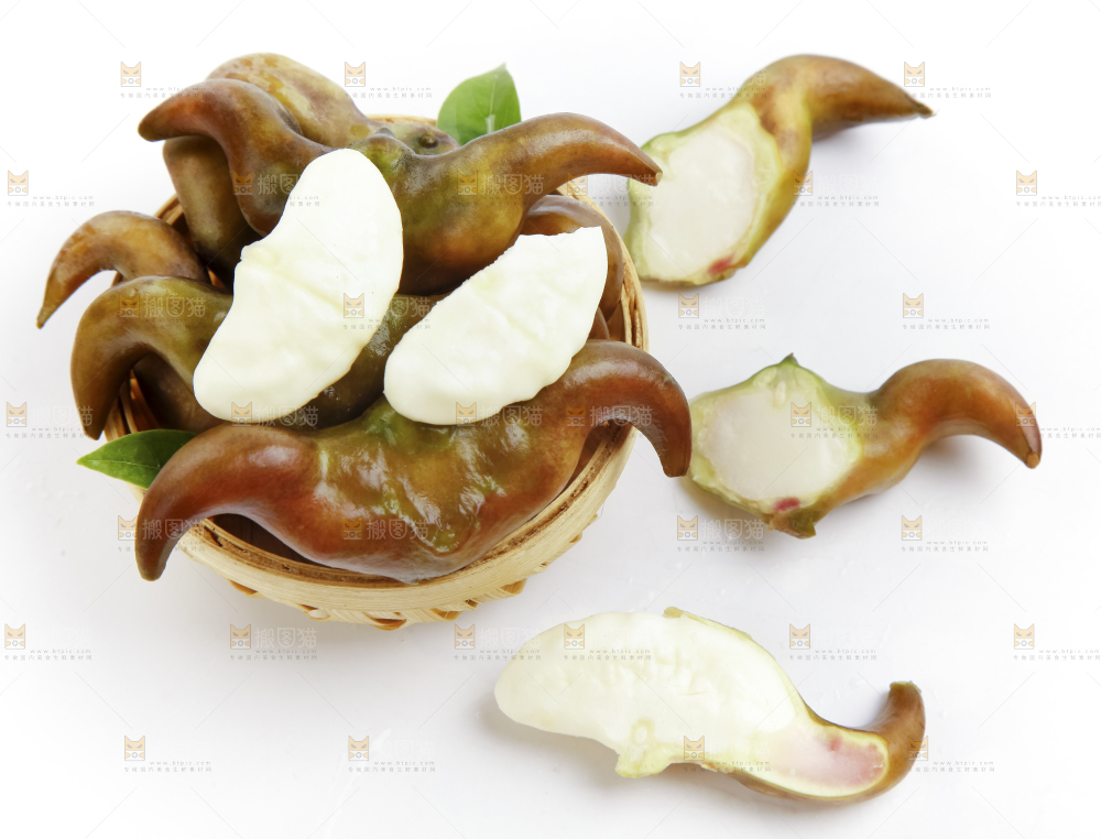 篮子里装着洪湖菱角