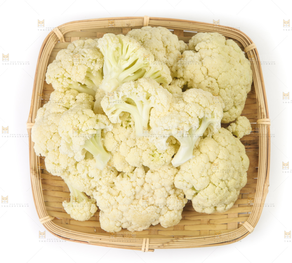 篮子里装着菜花