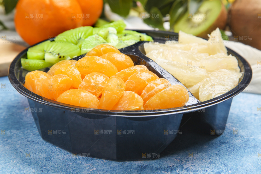 盒子里装着水果拼盘