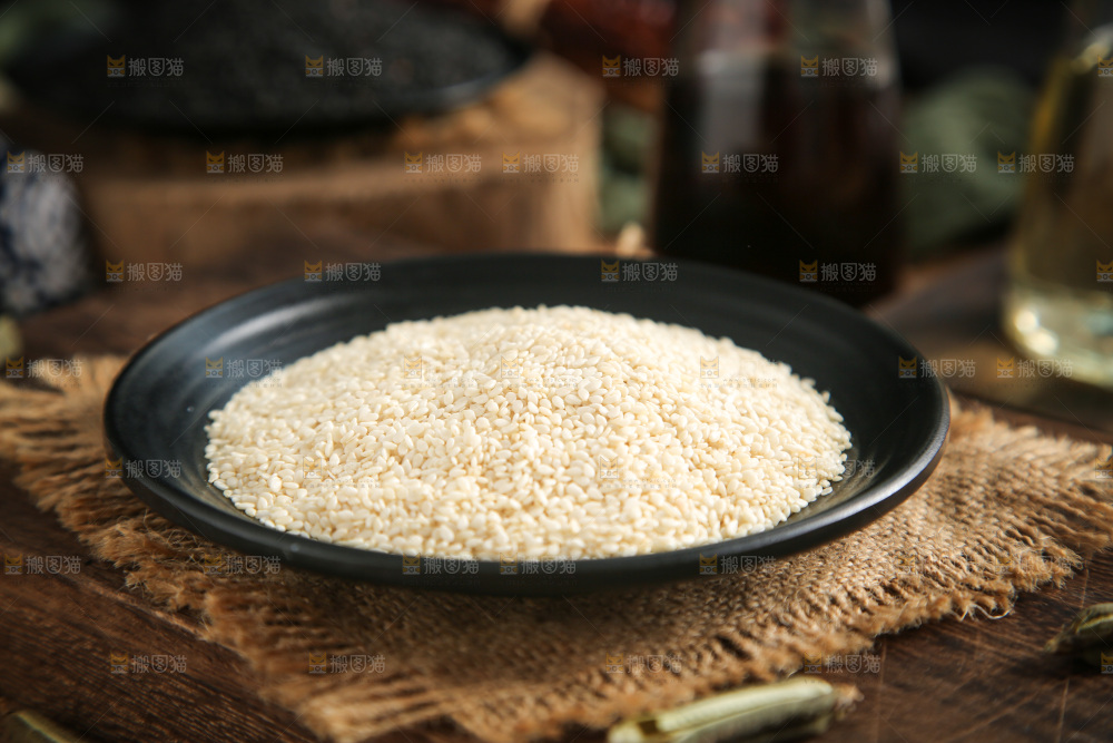 盘子里装着白芝麻