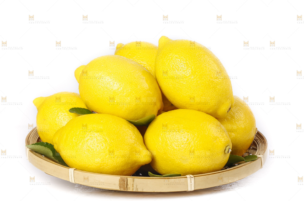 篮子里装着黄柠檬