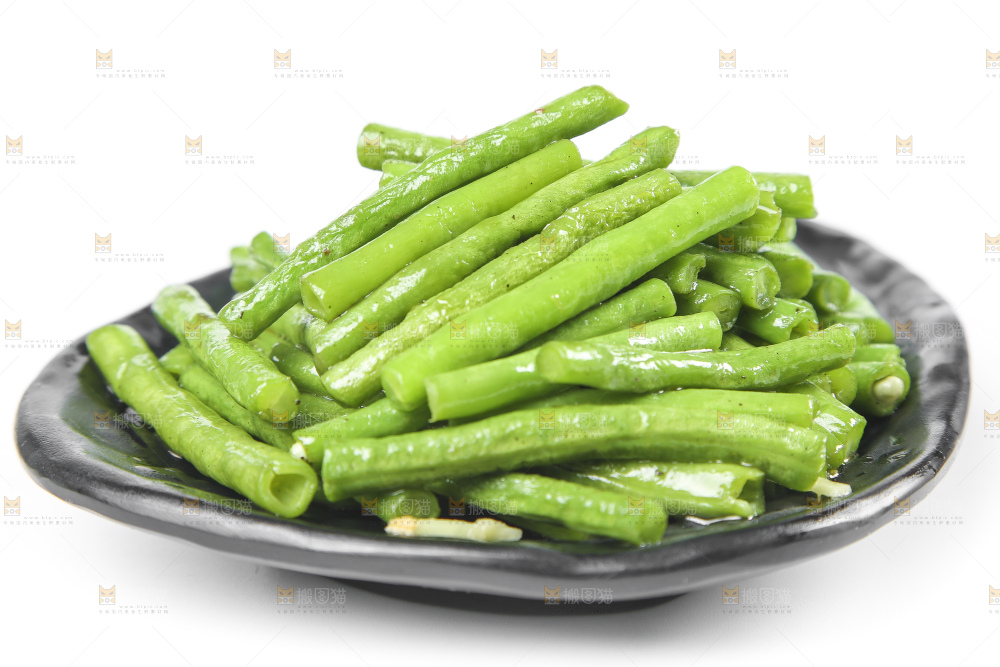 盘子里装着清炒豇豆