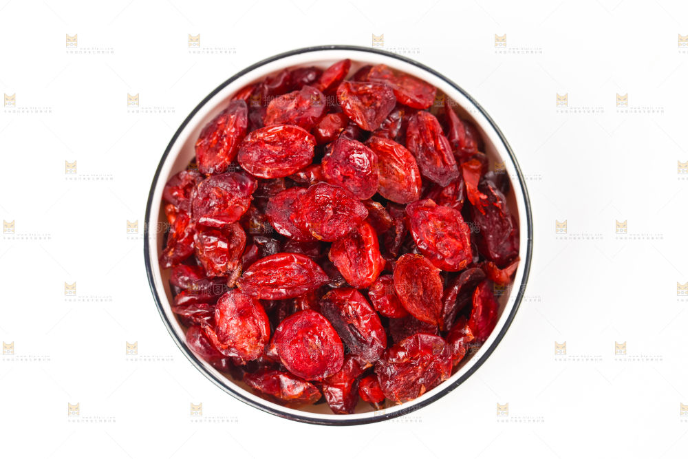 盘子里装着蔓越莓干蜜饯