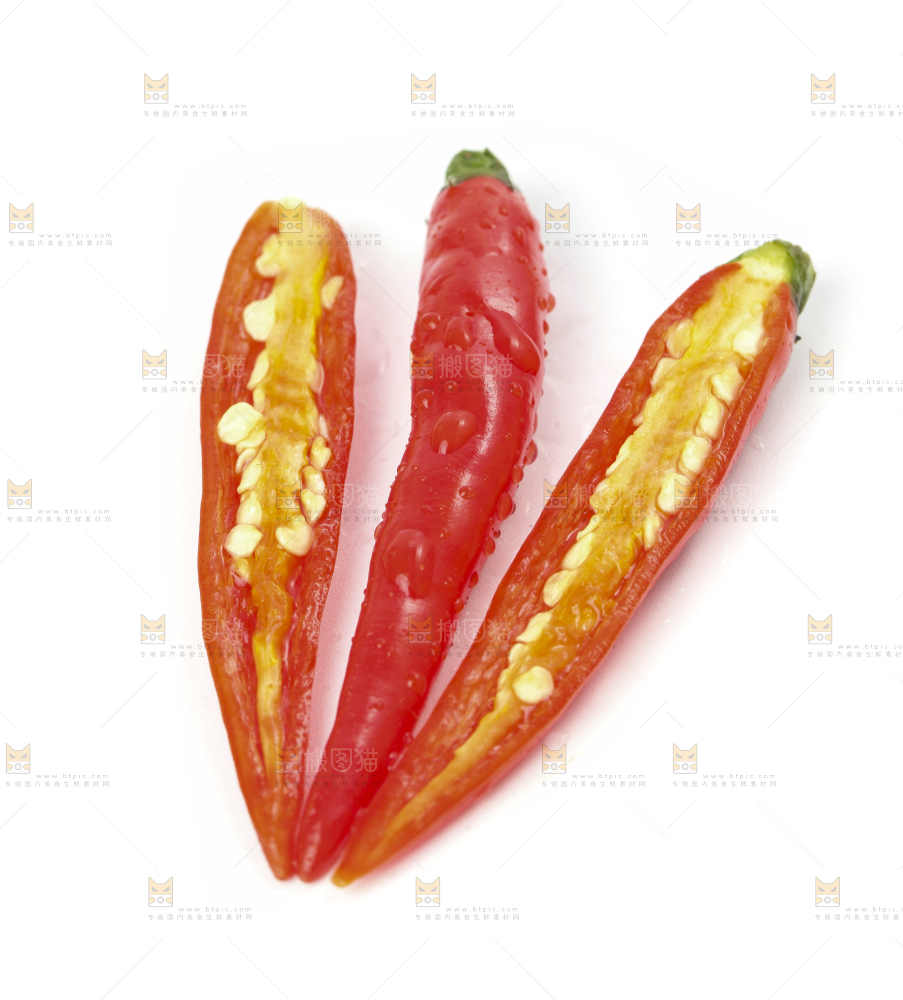 白底上放着红尖椒