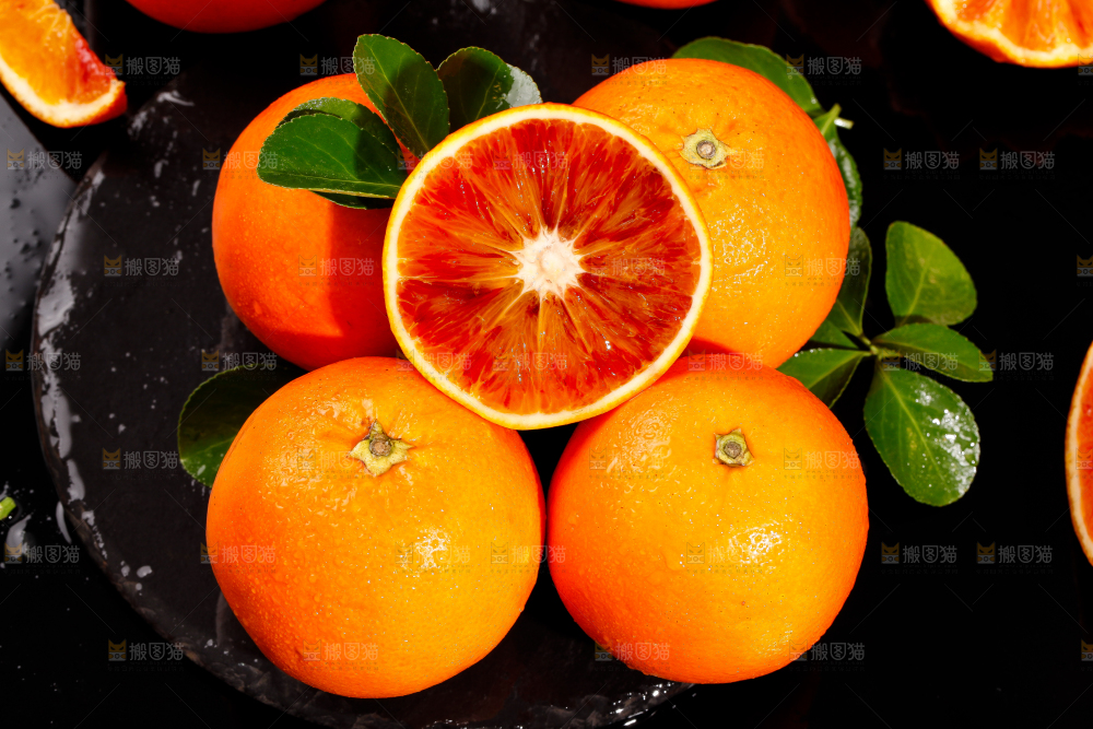 深底上摆放着四川塔罗科血橙