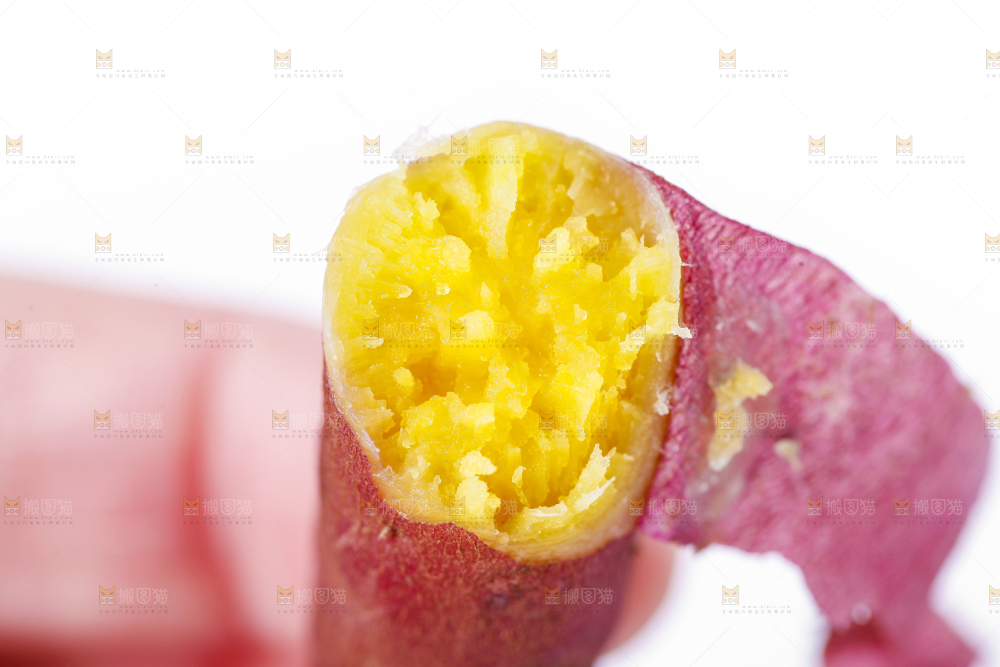手里拿着板栗蜜薯