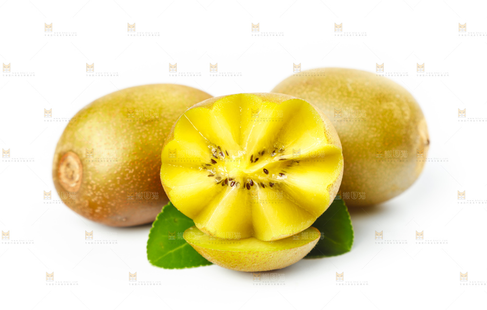 白底上摆放着黄金猕猴桃