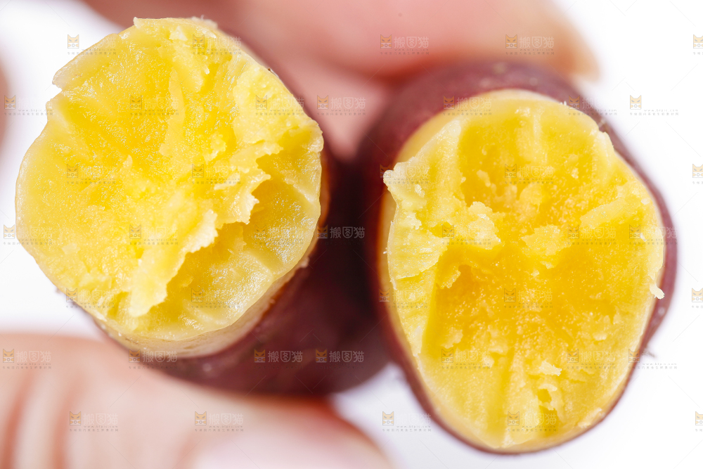 手里拿着金手指红薯