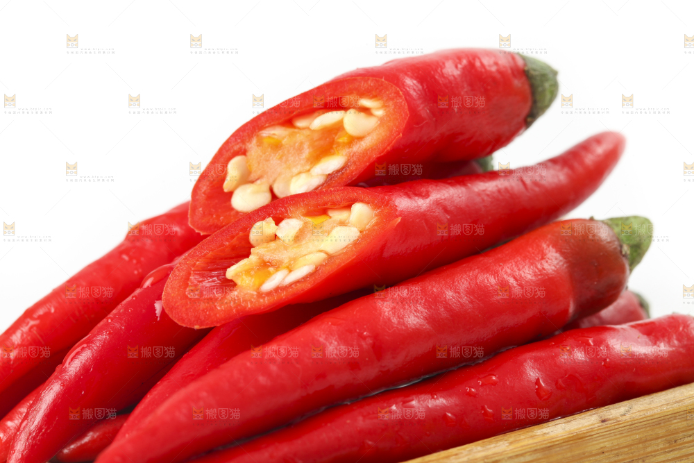白底上放着广西小米椒