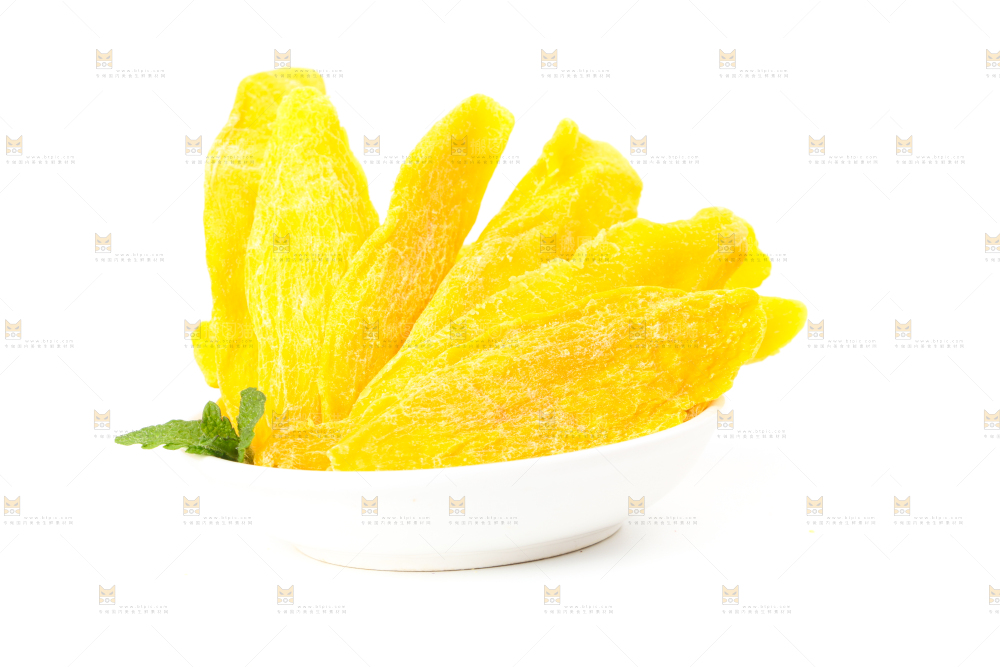 碟子里装着风味芒果干