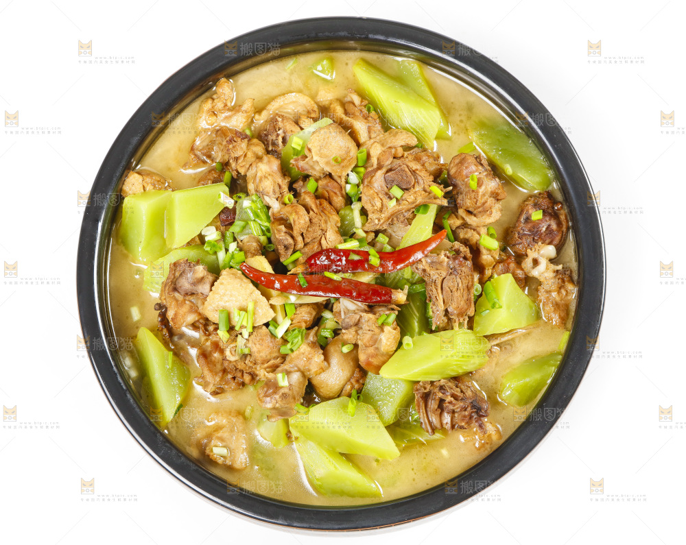 汤碗里装着莴笋炖鸡肉