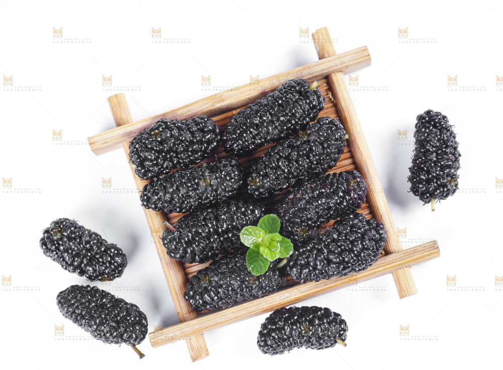 木盒里装着黑桑葚