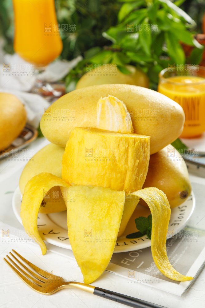 盘子里装着高乐蜜芒果