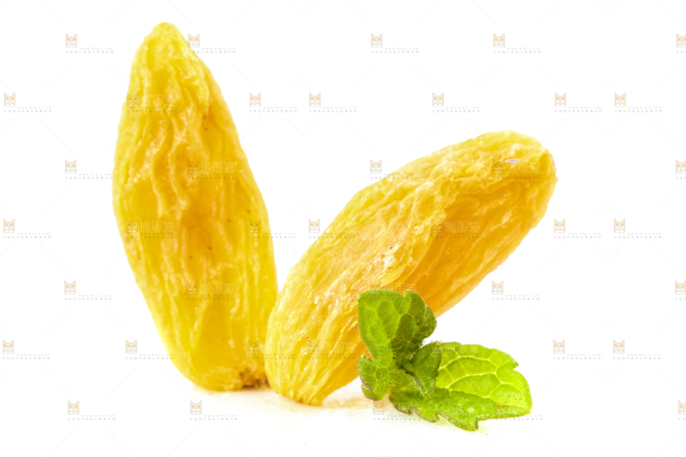 白底上摆放着绿葡萄干
