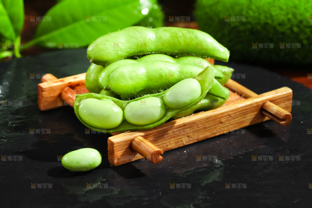 深底上摆放着毛豆角