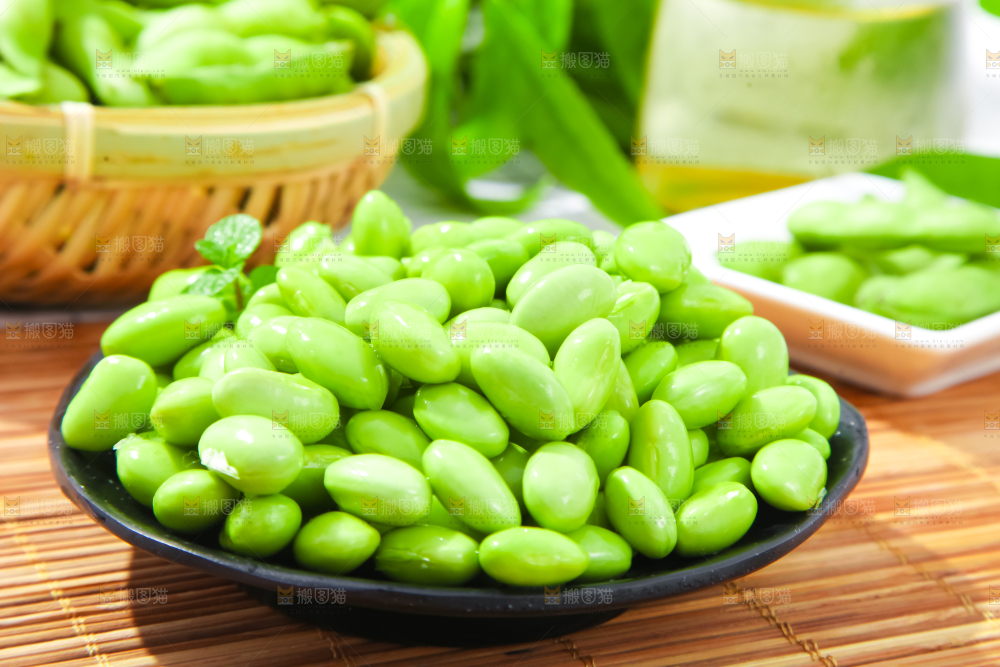 盘子里装着青豆