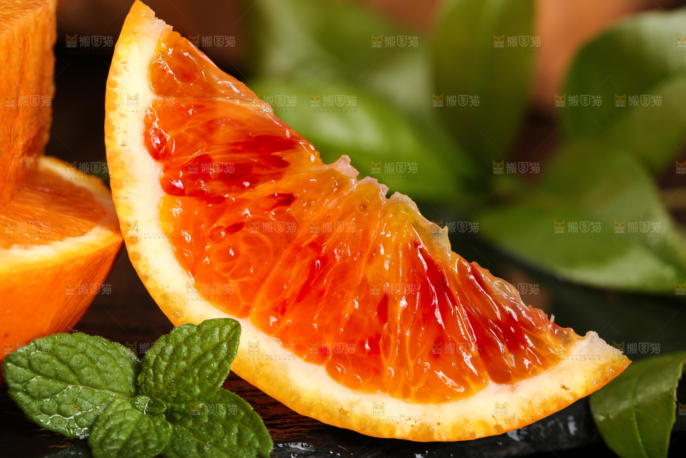 深底上放着玫瑰香橙