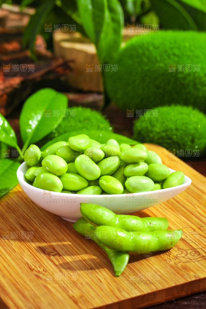 木底上摆放着青豆