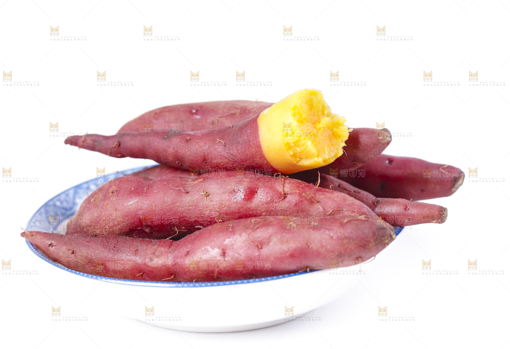 盘子装着板栗红薯