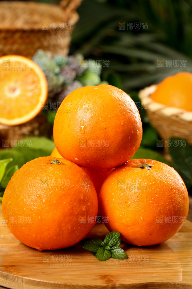 木底上摆放着四川塔罗科血橙