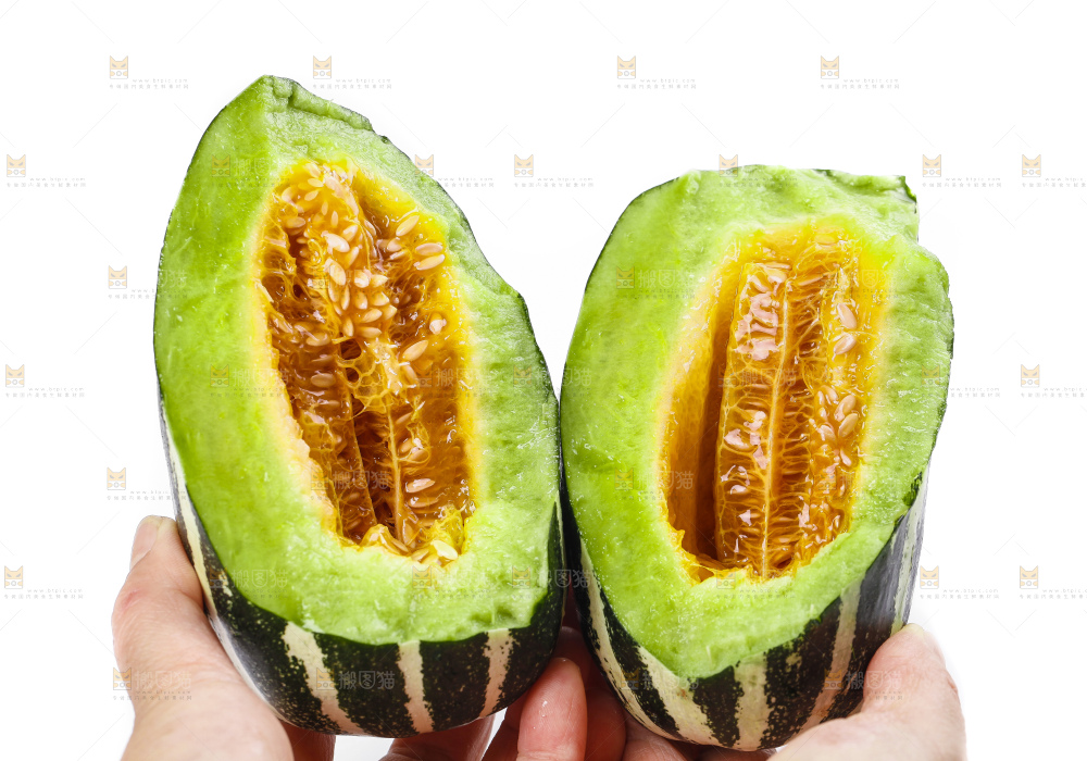 手里拿着博洋9号甜瓜