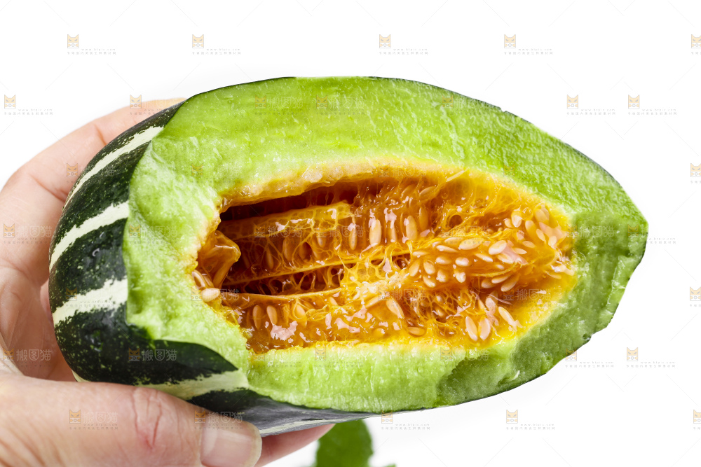 手里拿着博洋9号甜瓜