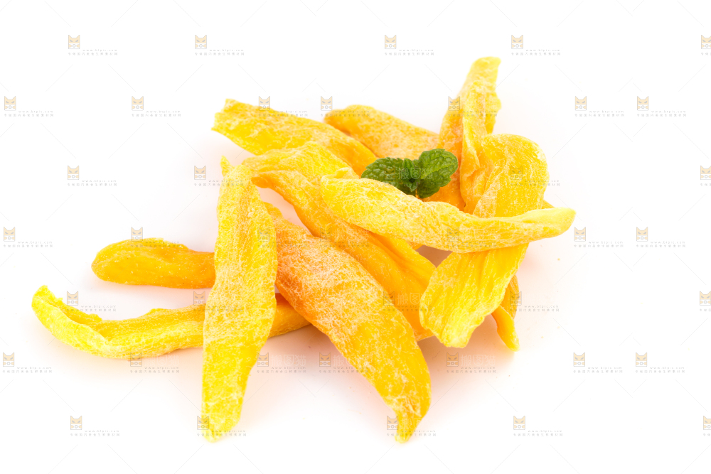 白底上放着芒果片