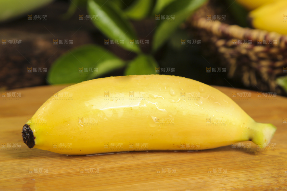 木底上摆放着小香蕉