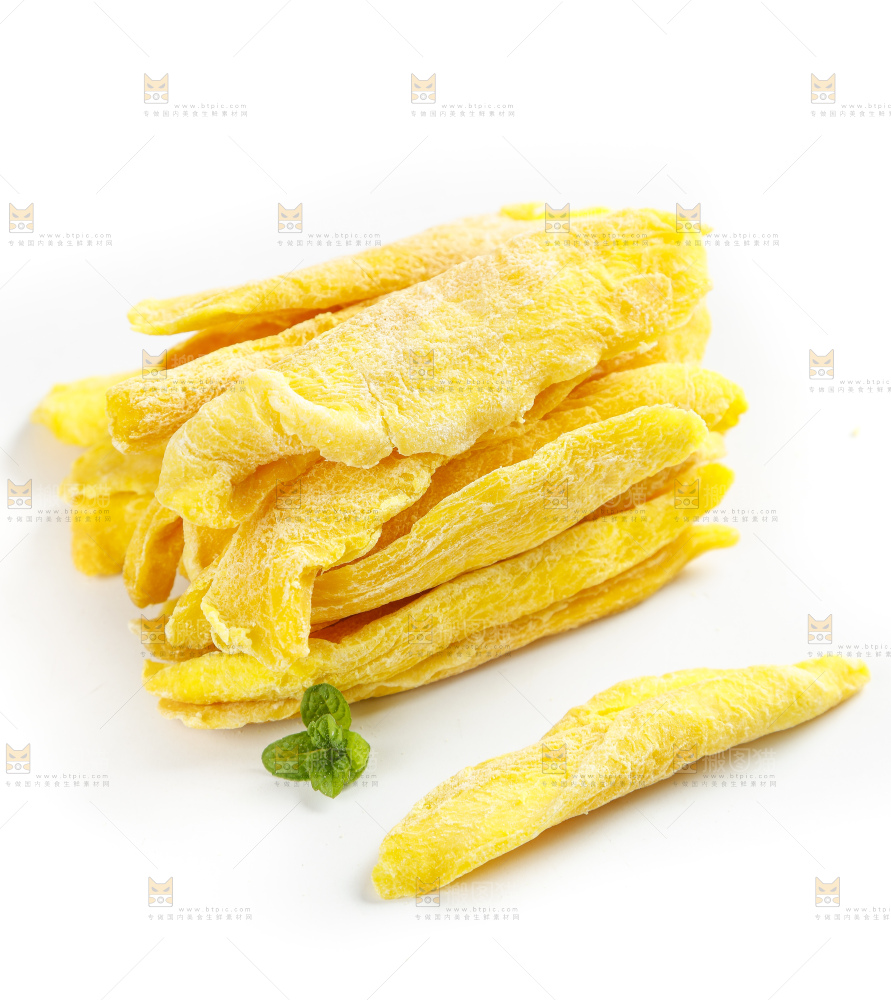 白底上摆放着芒果干