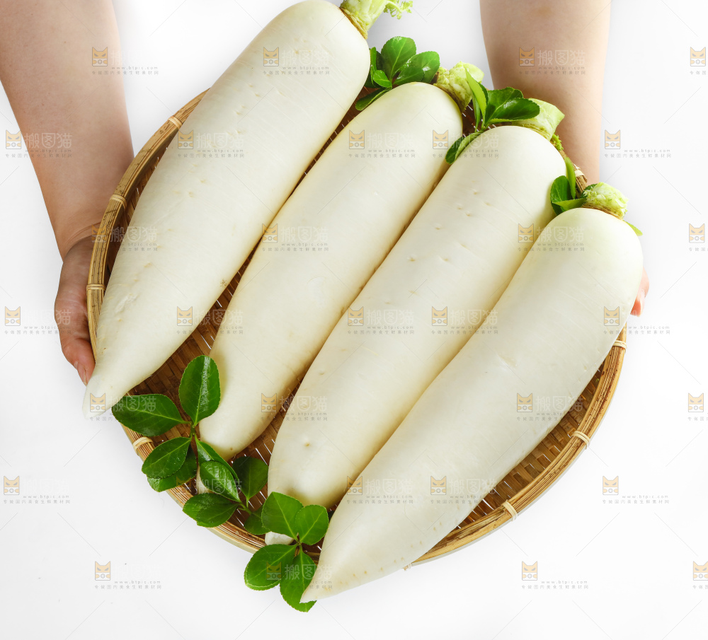 篮子里装着白萝卜