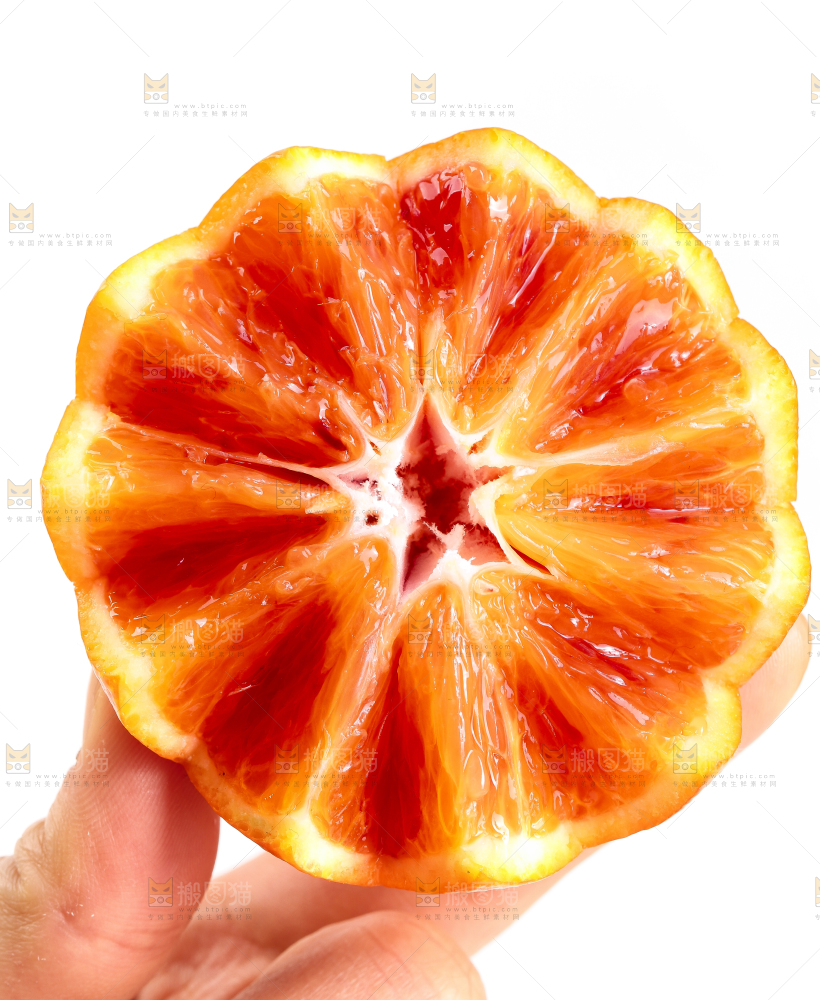 手里拿着四川塔罗科血橙