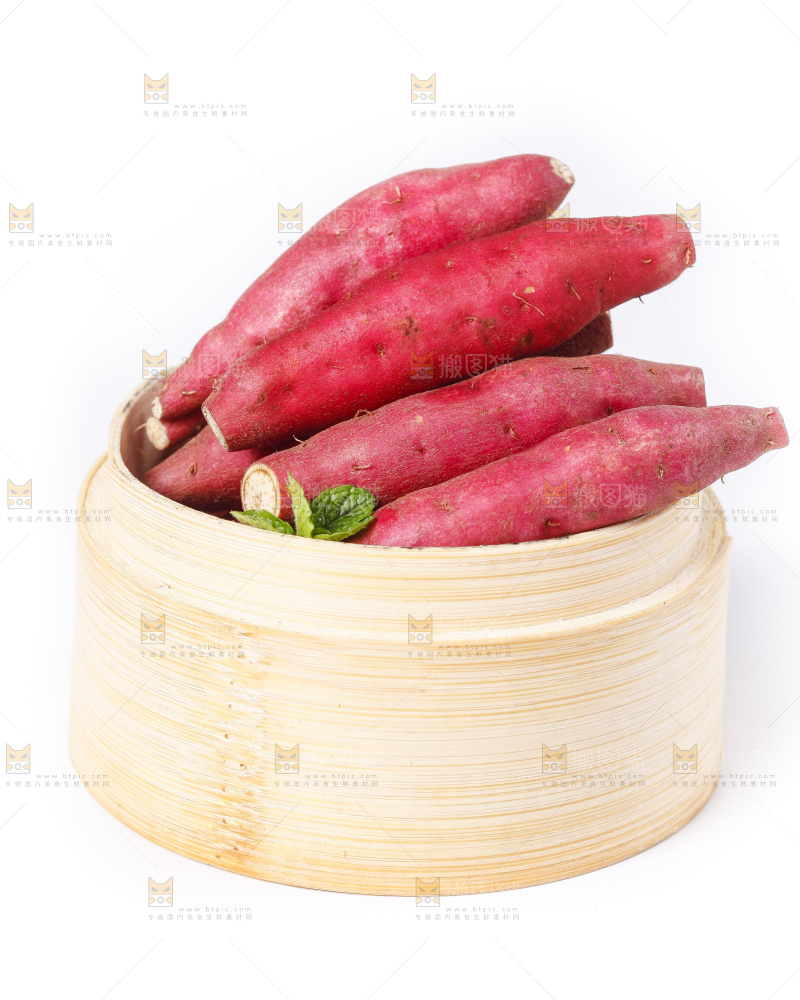 蒸笼里放着板栗红薯