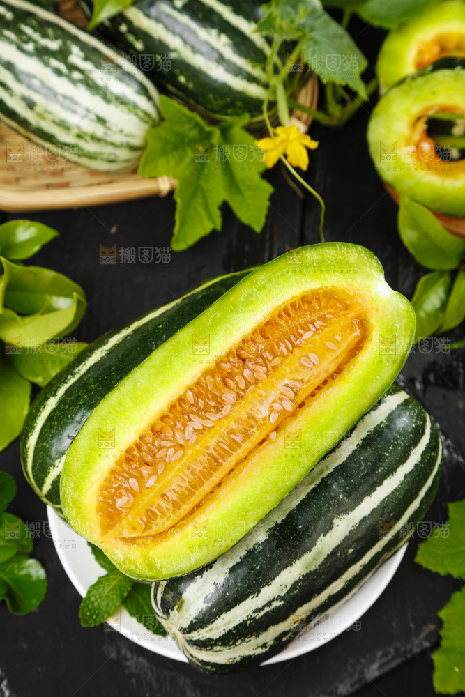 盘子里装着博洋蜜脆甜瓜