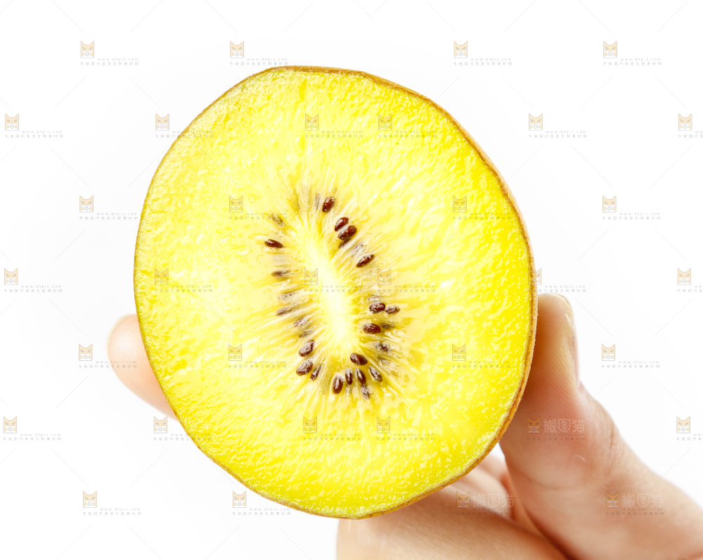 手里拿着黄心奇异果