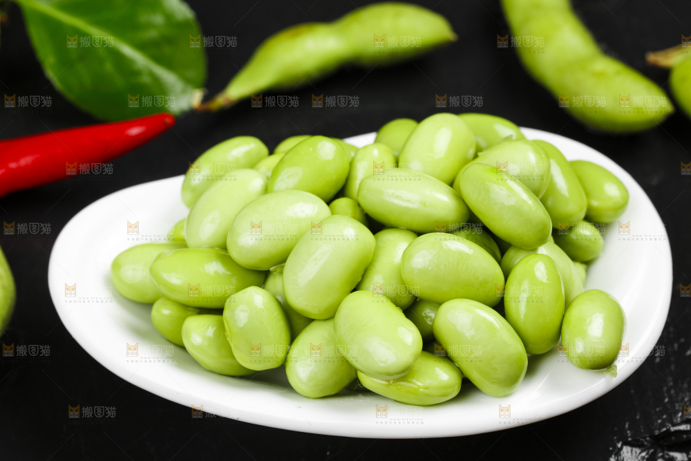 盘子里装着青豆