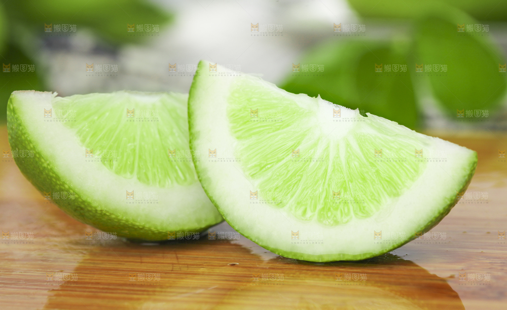 木底上摆放着台湾香水柠檬