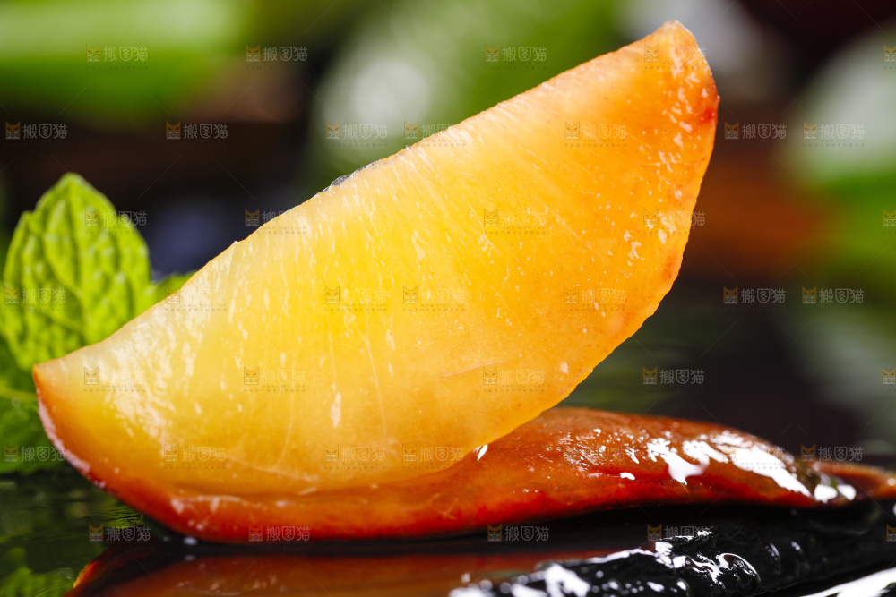 黑底上放着黑布朗
